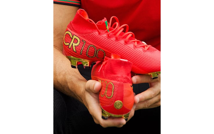 Portogallo Cristiano Ronaldo presenta i nuovi scarpini le CR100. FOTO Sky Sport